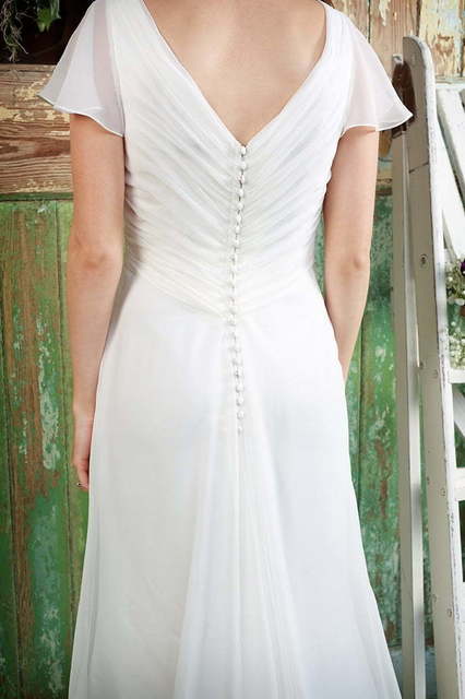 Свадебное платье тонкое для свадьбы на море 8975. Силуэт Прямое. Цвет Белый / Молочный. Вид 3