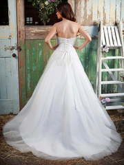 Пышное платье с отрезным корсетом на большую грудь 7456. Силуэт Пышное. Цвет Белый / Молочный. Вид 2