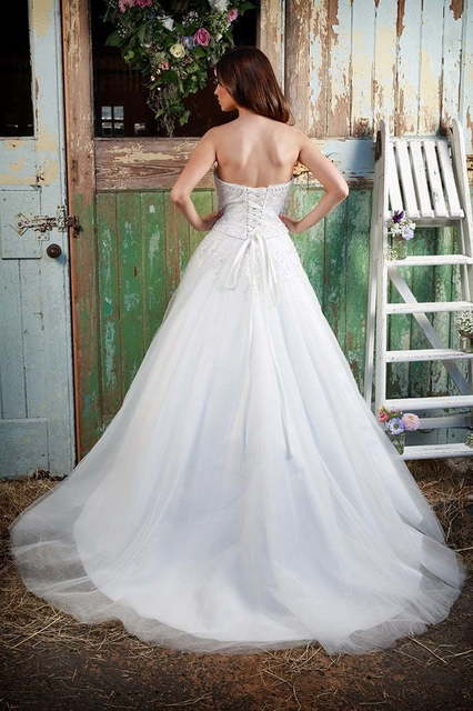 Пышное платье с отрезным корсетом на большую грудь 7456. Силуэт Пышное. Цвет Белый / Молочный. Вид 2