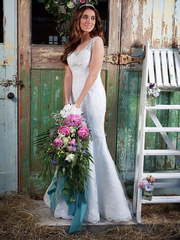 Свадебное платье по фигуре с интересной спинкой 8777. Силуэт Рыбка. Цвет Белый / Молочный. Вид 2