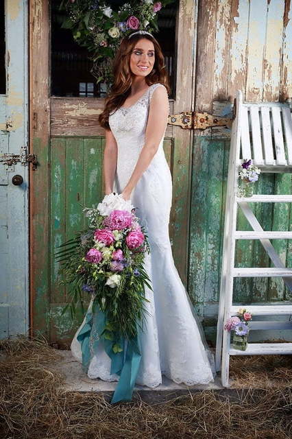 Свадебное платье по фигуре с интересной спинкой 8777. Силуэт Рыбка. Цвет Белый / Молочный. Вид 2