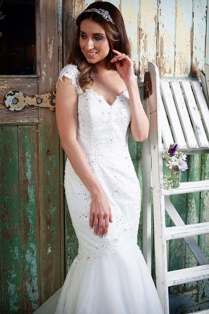 Свадебное платье русалка с бретелями и шлейфом 7896. Силуэт Рыбка. Цвет Белый / Молочный. Вид 2