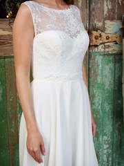 Струящиеся свадебное платье с закрытым верхом 4631. Силуэт А-силуэт. Цвет Белый / Молочный. Вид 2