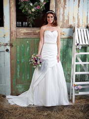 Атласное свадебное платье А-силуэта с драпировкой 6323. Силуэт А-силуэт. Цвет Белый / Молочный. Вид 1