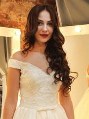 Атласное свадебное платье с вырезом лодочкой Fiona. Силуэт Пышное. Цвет Белый / Молочный. Вид 2