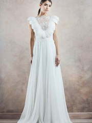 Летящее легкое свадебное платье декорированное перьями 6776. Силуэт А-силуэт. Цвет Белый / Молочный. Вид 1