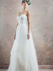 Свадебное платье в стиле прованс с летящим рукавом 5434. Силуэт А-силуэт. Цвет Белый / Молочный. Вид 1