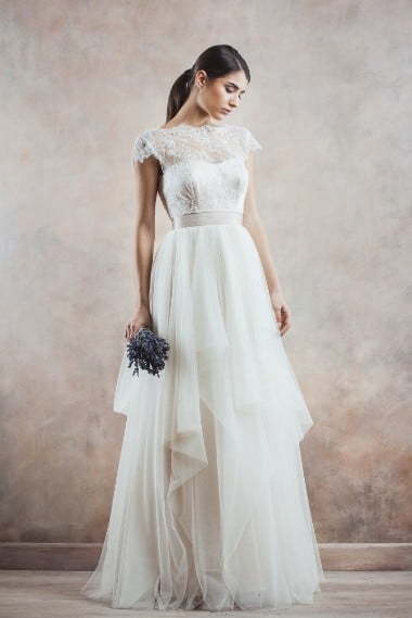 Свадебное платье с кружевом на груди и летящей юбкой 7655. Силуэт А-силуэт. Цвет Белый / Молочный. Вид 1