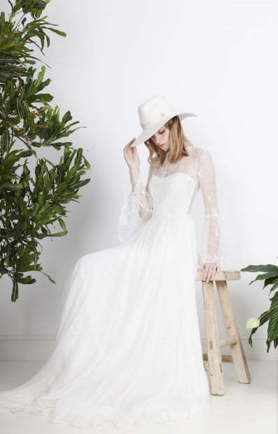 Длинное свадебное платье с рукавом в кружеве бохо шик 8886. Силуэт А-силуэт. Цвет Белый / Молочный. Вид 2