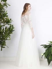 Летящее свадебное платье из тонкого кружева шантельи 7609. Силуэт А-силуэт. Цвет Белый / Молочный. Вид 2