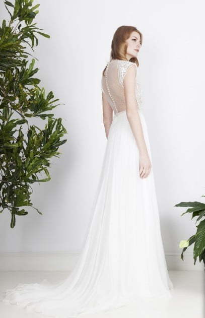 Простое платье на свадьбу с летящей юбкой 1717. Силуэт А-силуэт. Цвет Белый / Молочный. Вид 2