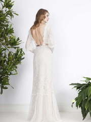 Свадебное платье с открытой спиной и рукавом 9076. Силуэт Прямое. Цвет Белый / Молочный. Вид 2