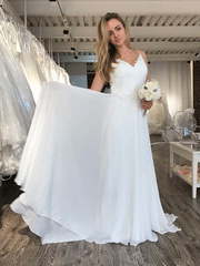 Шифоновое летящее легкое платье Alania на тонких бретелях. Силуэт Прямое. Цвет Белый / Молочный. Вид 1