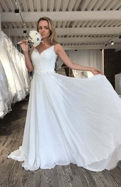 Шифоновое летящее легкое платье Alania на тонких бретелях. Силуэт Прямое. Цвет Белый / Молочный. Вид 3