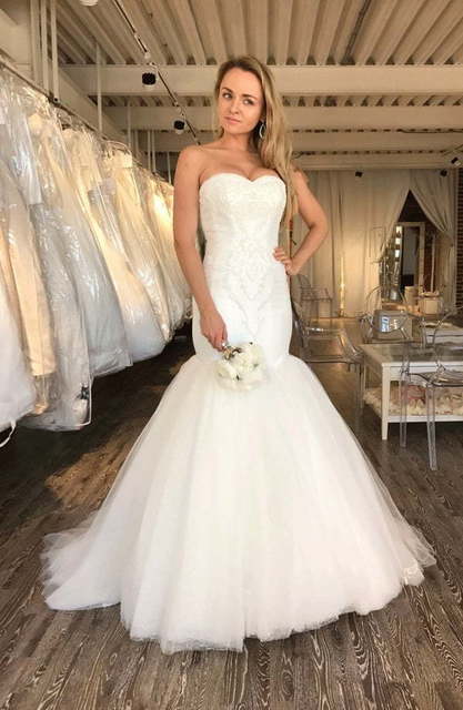 Роскошное свадебное атласное платье рыбка Anelina. Силуэт Рыбка. Цвет Белый / Молочный. Вид 3