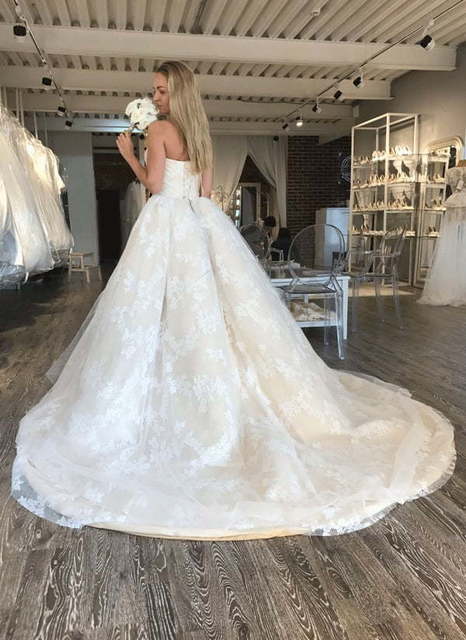 Кремовое свадебное платье с нежным кружевом Flora Crema. Силуэт Пышное. Цвет Айвори / Капучино. Вид 4