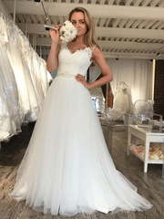 Легкое свадебное платье с фатиновой юбкой Minea. Силуэт А-силуэт. Цвет Белый / Молочный. Вид 1