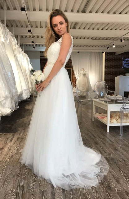 Легкое свадебное платье с фатиновой юбкой Minea. Силуэт А-силуэт. Цвет Белый / Молочный. Вид 4