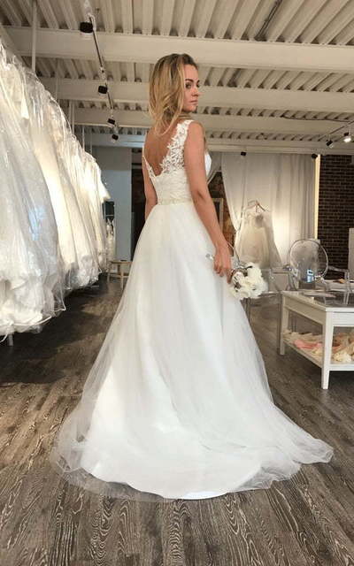 Легкое свадебное платье с фатиновой юбкой Minea. Силуэт А-силуэт. Цвет Белый / Молочный. Вид 5