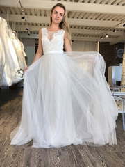 Воздушное фатиновое свадебное платье айвори Romano. Силуэт А-силуэт. Цвет Белый / Молочный. Вид 2