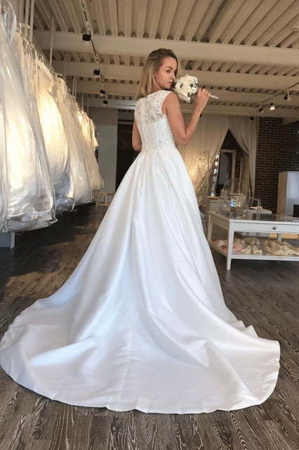 Кружевное свадебное платье с атласной юбкой Sally. Силуэт Пышное. Цвет Белый / Молочный. Вид 2