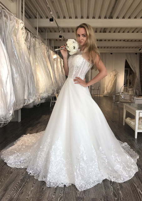 Классическое пышное платья с кружевом Sharlotta. Силуэт Пышное. Цвет Белый / Молочный. Вид 3