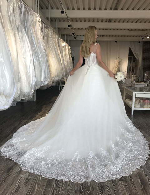 Классическое пышное платья с кружевом Sharlotta. Силуэт Пышное. Цвет Белый / Молочный. Вид 6