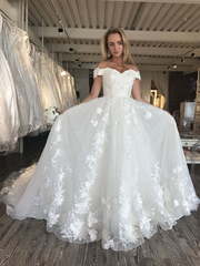 Пышное свадебное платье с 3d цветами Fiorentina. Силуэт Пышное. Цвет Белый / Молочный. Вид 2