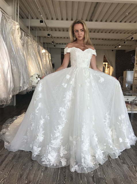 Пышное свадебное платье с 3d цветами Fiorentina. Силуэт Пышное. Цвет Белый / Молочный. Вид 2