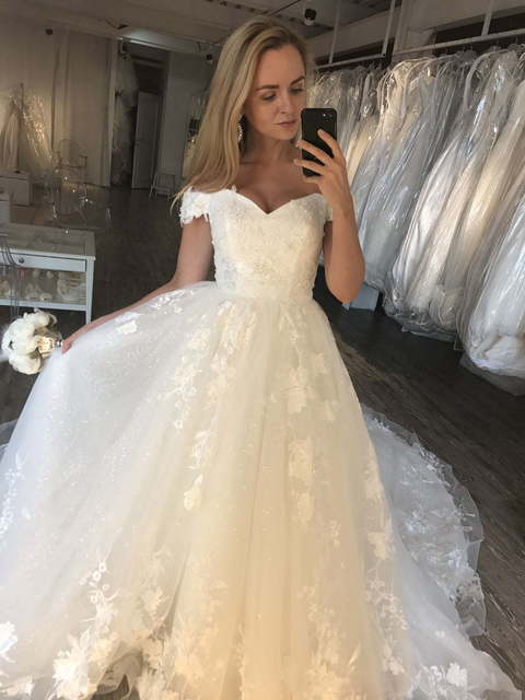 Пышное свадебное платье с 3d цветами Fiorentina. Силуэт Пышное. Цвет Белый / Молочный. Вид 4