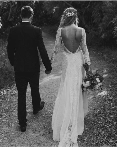 Мягкое платье по фигуре с рукавом и открытой спинкой ida. Силуэт Прямое. Цвет Белый / Молочный. Вид 4