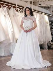 Атласное закрытое платье с воротником Kate. Силуэт Пышное. Цвет Белый / Молочный. Вид 1