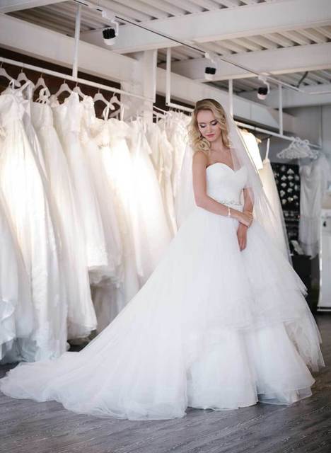 Пышное свадебное платье в корсетом в форме сердца Angel. Силуэт Пышное. Цвет Белый / Молочный. Вид 2