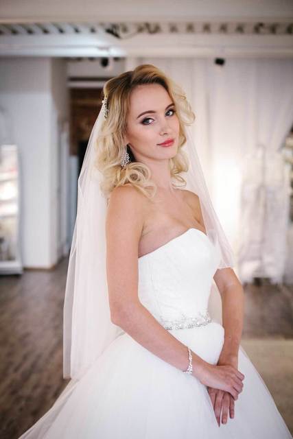 Пышное свадебное платье в корсетом в форме сердца Angel. Силуэт Пышное. Цвет Белый / Молочный. Вид 4