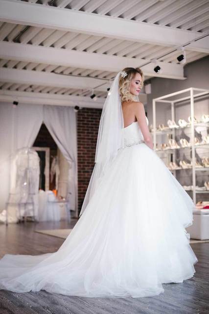 Пышное свадебное платье в корсетом в форме сердца Angel. Силуэт Пышное. Цвет Белый / Молочный. Вид 6