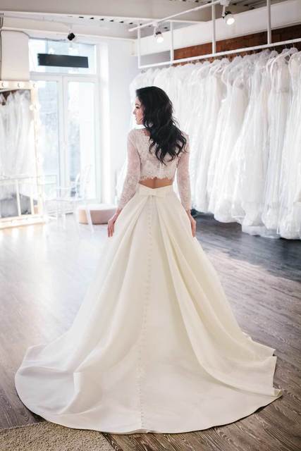 Кружевной топ с атласной юбкой на свадьбу. Силуэт Пышное. Цвет Белый / Молочный. Вид 6