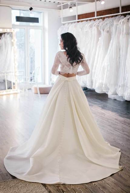 Кружевной топ с атласной юбкой на свадьбу. Силуэт Пышное. Цвет Белый / Молочный. Вид 7