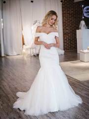 Свадебное платье рыбка из драпировки Liria Flowers. Силуэт Рыбка. Цвет Белый / Молочный. Вид 1