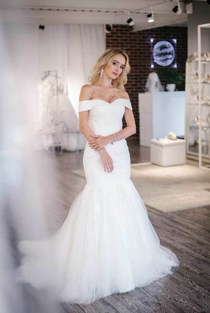 Свадебное платье рыбка из драпировки Liria Flowers. Силуэт Рыбка. Цвет Белый / Молочный. Вид 2