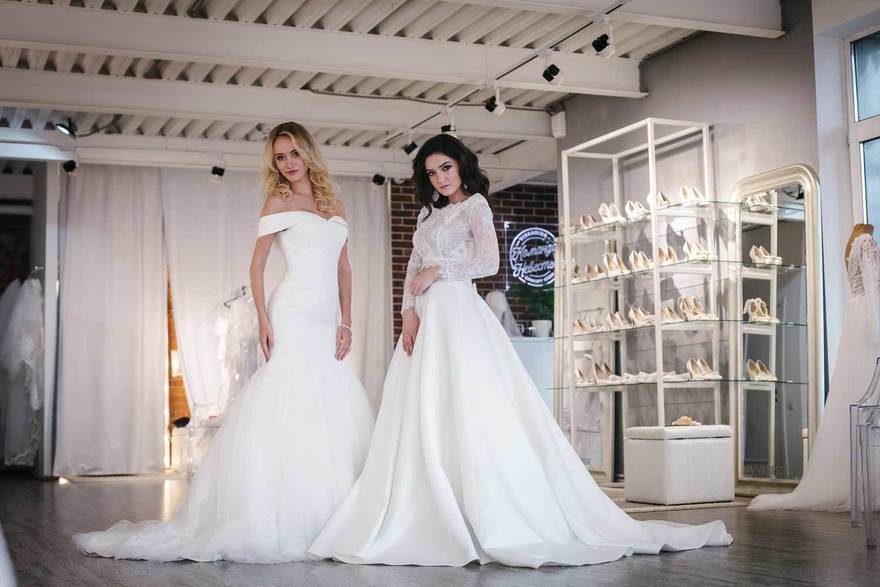 Свадебное платье рыбка из драпировки Liria Flowers. Силуэт Рыбка. Цвет Белый / Молочный. Вид 3