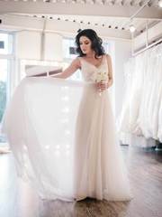 Легкое летящее свадебное платье цвета нюд Gabriella 2. Силуэт А-силуэт. Цвет Айвори / Капучино. Вид 1