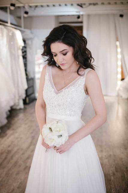 Легкое летящее свадебное платье цвета нюд Gabriella 2. Силуэт А-силуэт. Цвет Айвори / Капучино. Вид 2