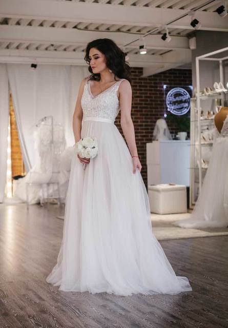 Легкое летящее свадебное платье цвета нюд Gabriella 2. Силуэт А-силуэт. Цвет Айвори / Капучино. Вид 4