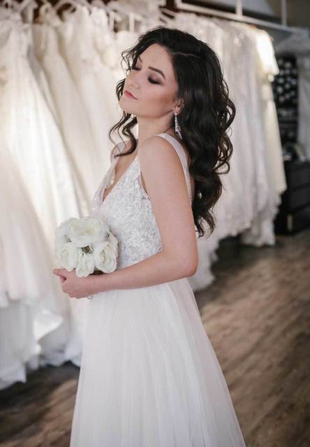 Легкое летящее свадебное платье цвета нюд Gabriella 2. Силуэт А-силуэт. Цвет Айвори / Капучино. Вид 6