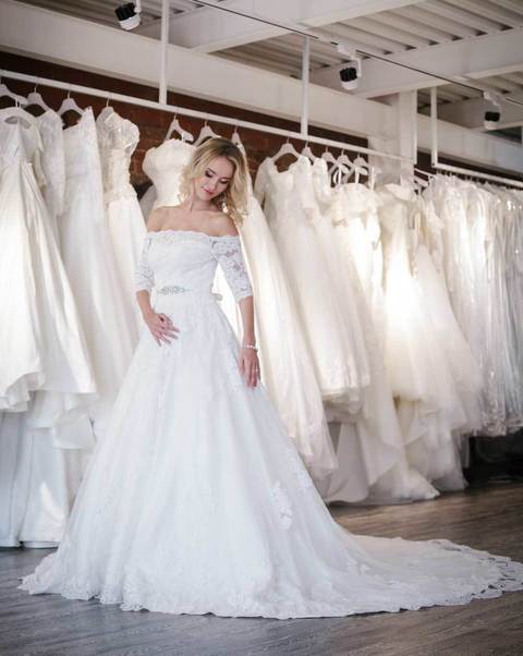 Свадебное платье из кружева с рукавом и сверкающим поясом Novis. Силуэт Пышное. Цвет Белый / Молочный. Вид 2