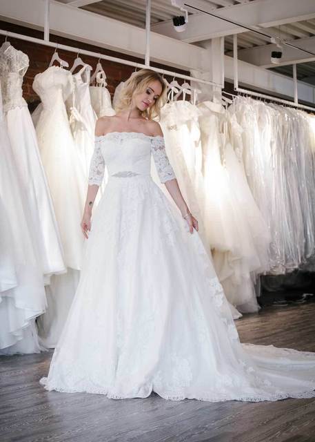 Свадебное платье из кружева с рукавом и сверкающим поясом Novis. Силуэт Пышное. Цвет Белый / Молочный. Вид 3