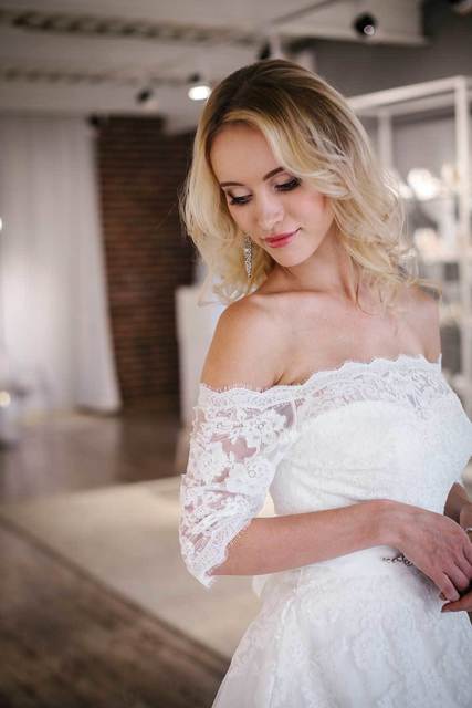 Свадебное платье из кружева с рукавом и сверкающим поясом Novis. Силуэт Пышное. Цвет Белый / Молочный. Вид 5