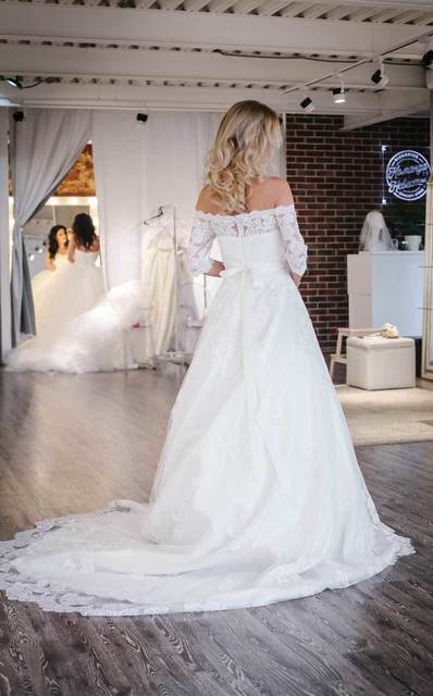 Свадебное платье из кружева с рукавом и сверкающим поясом Novis. Силуэт Пышное. Цвет Белый / Молочный. Вид 6