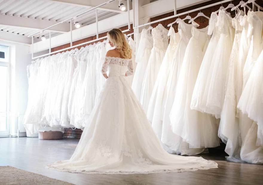 Свадебное платье из кружева с рукавом и сверкающим поясом Novis. Силуэт Пышное. Цвет Белый / Молочный. Вид 7