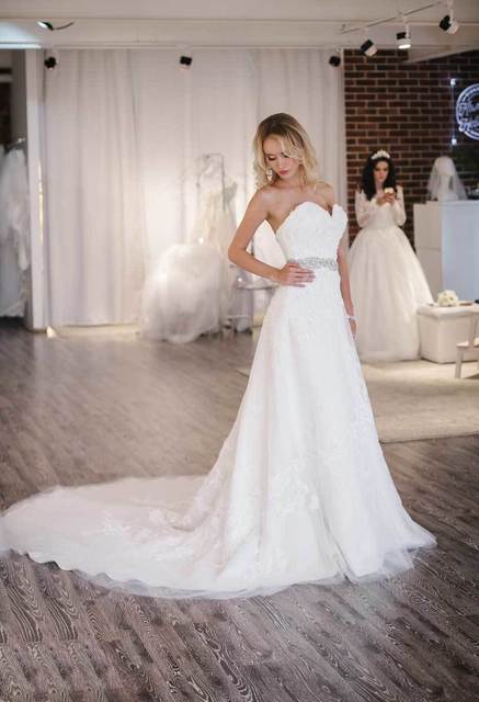 Свадебное платье с декольте по фигуре Lancy. Силуэт А-силуэт. Цвет Белый / Молочный. Вид 4